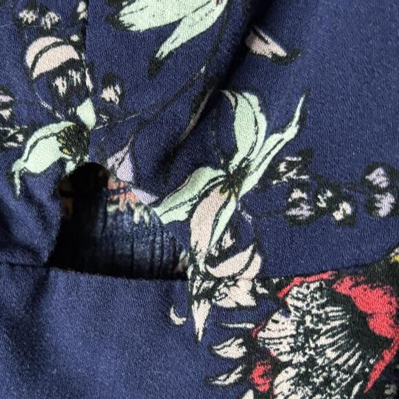 Elegant Purple Sleeveless Maxi Dress with Keyhole Front and Flattering - Picture 2 of 8